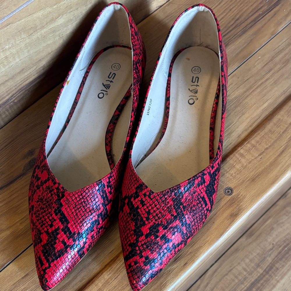Red Snake Print Women's Pumps